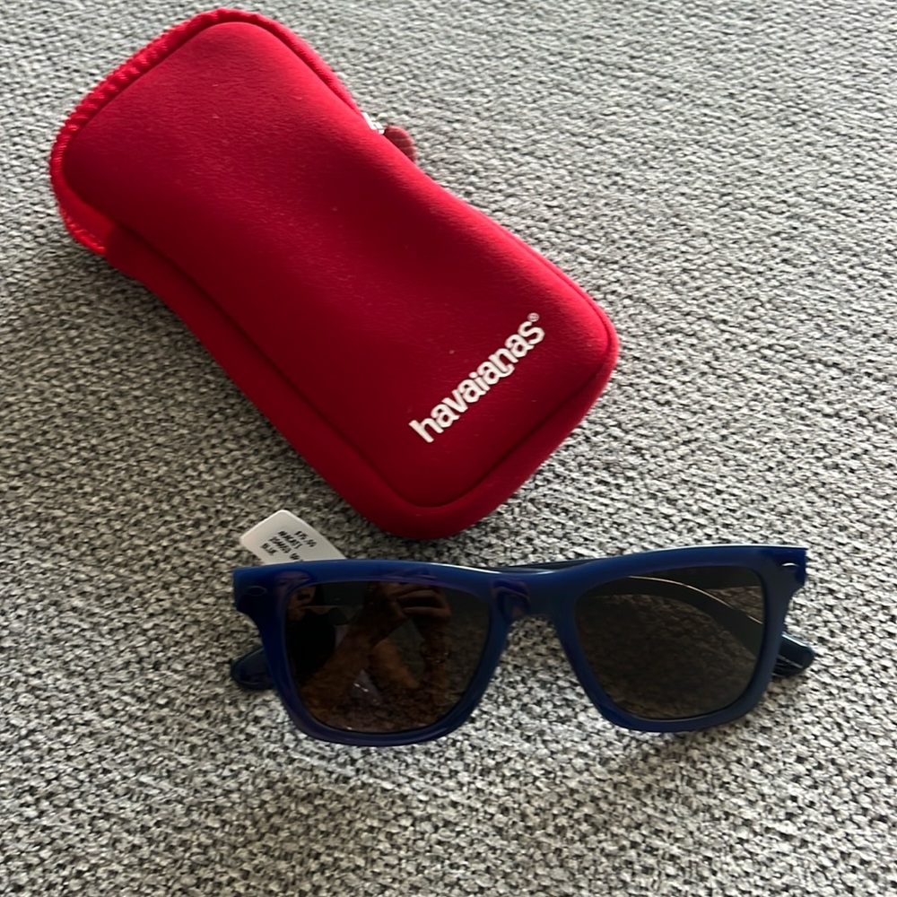 Havaianas Aracati blue men’s sunglasses NWT case included